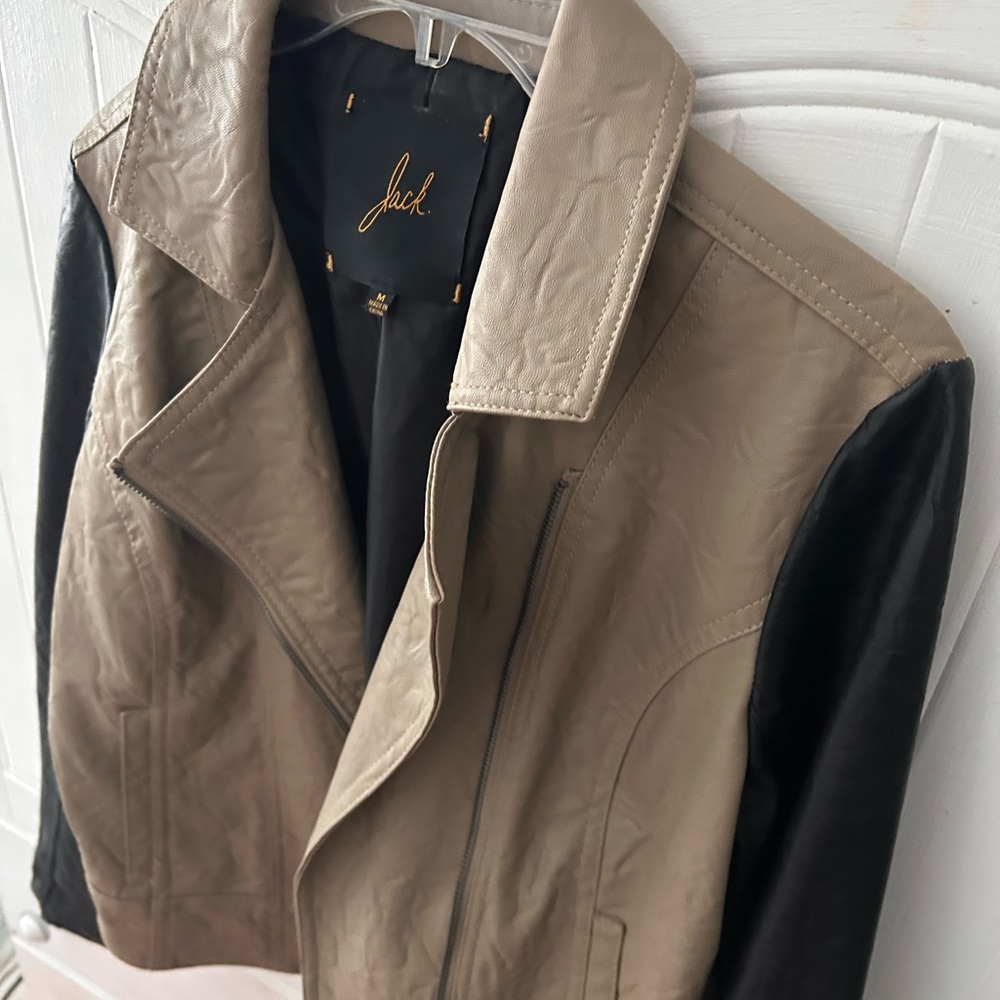 EUC JACK BY BB DAKOTA Taupe and Black Jacket “FAUX LEATHER”, Long Sleeves Zipper
